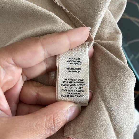 J.crew Cashmere classic-fit crewneck sweater in leopard print - Picture 3 of 7